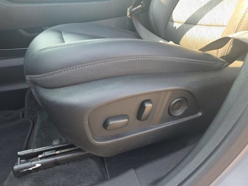 Used 2025 Chevrolet Equinox LT w/ Convenience Package II FWD image 11