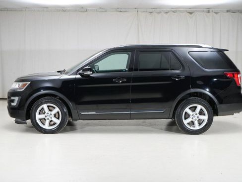 Used 2017 Ford Explorer XLT w/ Equipment Group 201A image 2