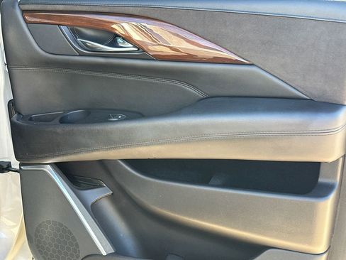 Used 2020 Cadillac Escalade ESV Premium Luxury image 16