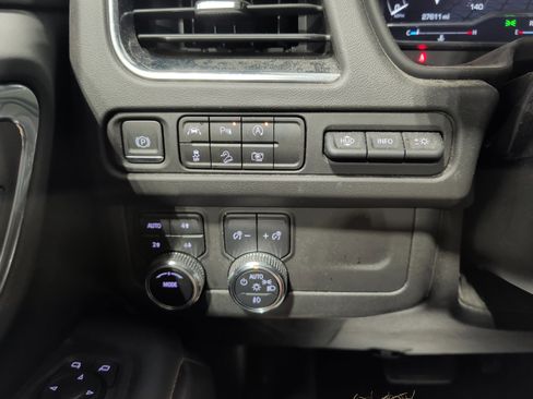 Used 2023 GMC Yukon XL AT4 w/ Technology Package AWD/4WD image 11