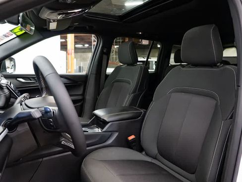 Used 2025 Jeep Grand Cherokee Laredo X AWD/4WD image 23