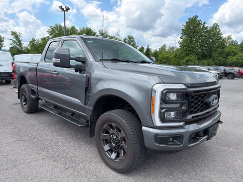 Used 2023 Ford F250 Lariat w/ Sport Appearance Package AWD/4WD image 2