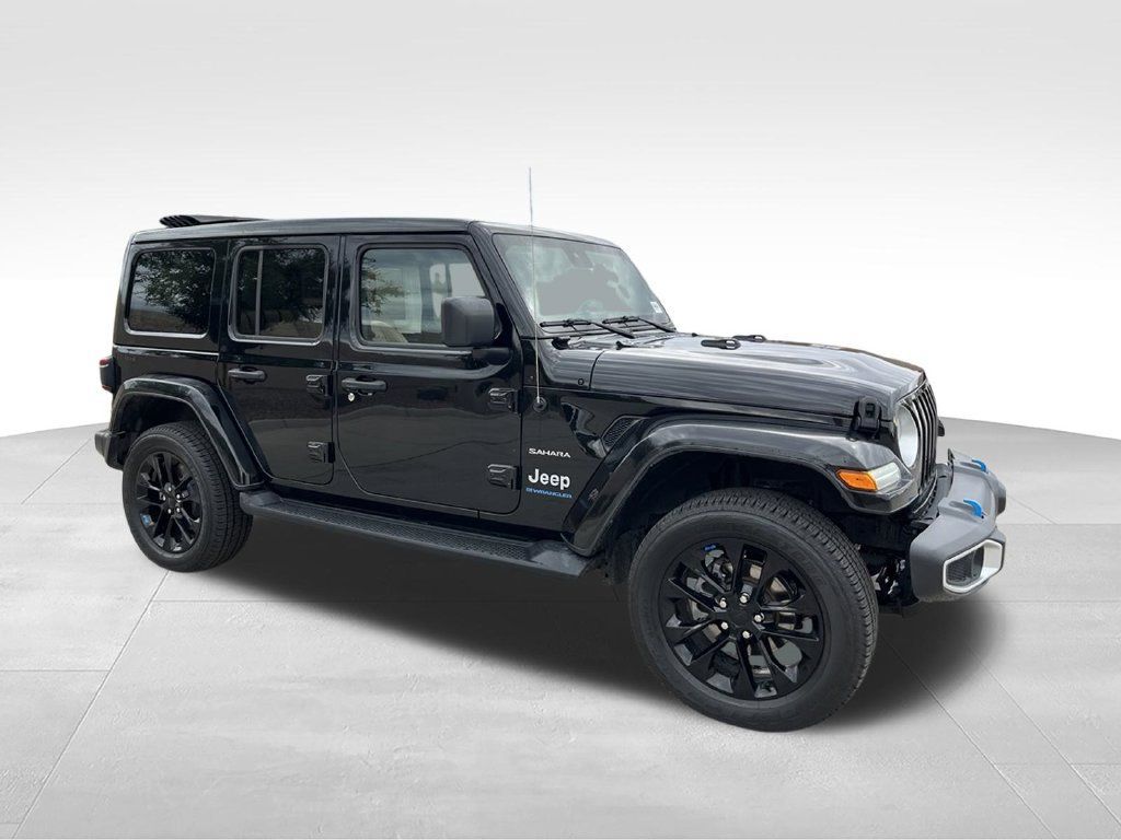 Used 2023 Jeep Wrangler Unlimited Sahara w/ Cold Weather Group AWD/4WD image 6