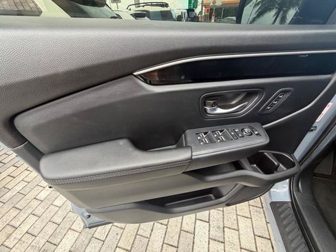 Used 2025 Honda Pilot Touring image 14