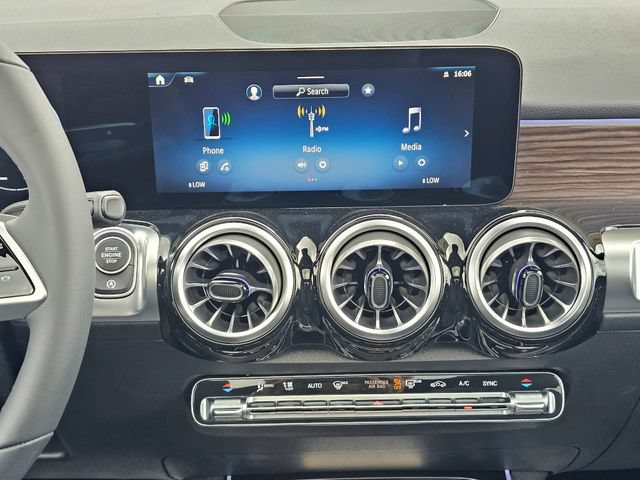 New 2026 Mercedes-Benz GLB 250 4MATIC image 33