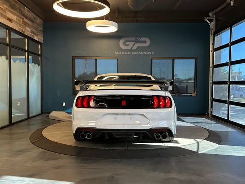 Used 2018 Ford Mustang GT RWD image 4