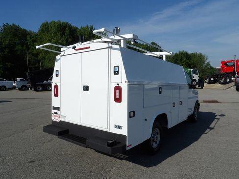Used 2021 GMC Savana 3500 w/ Power Convenience Package RWD image 7