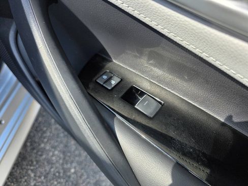 Used 2020 Toyota Corolla SE FWD image 30