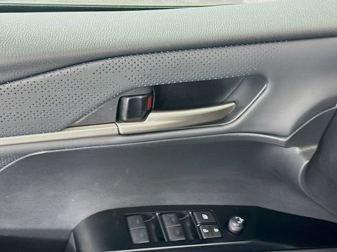 Used 2025 Toyota Camry XSE FWD image 17