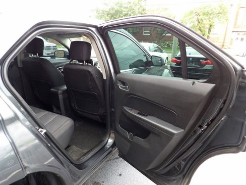 Used 2017 Chevrolet Equinox LS FWD image 17