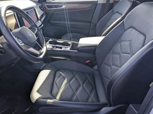 Used 2024 Volkswagen Atlas SE image 12