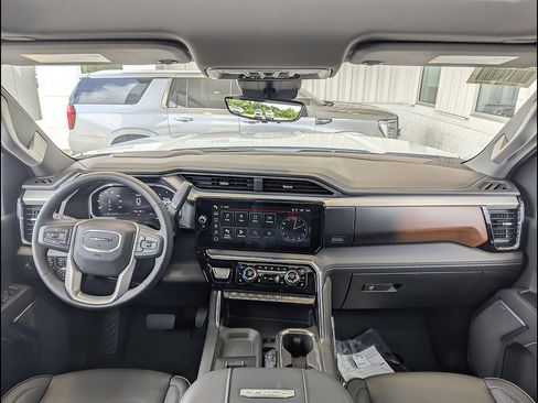 New 2026 GMC Sierra 2500 Denali w/ Denali Reserve Package AWD/4WD image 18
