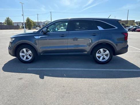 Used 2022 Kia Sorento LX FWD image 2