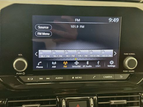 Used 2023 Nissan Pathfinder SV w/ SV Premium Package AWD/4WD image 21