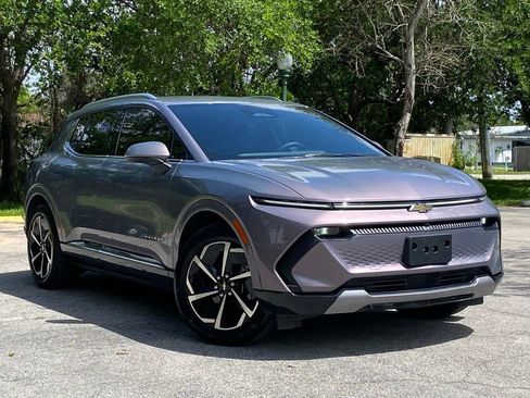 Used 2025 Chevrolet Equinox EV LT image 3