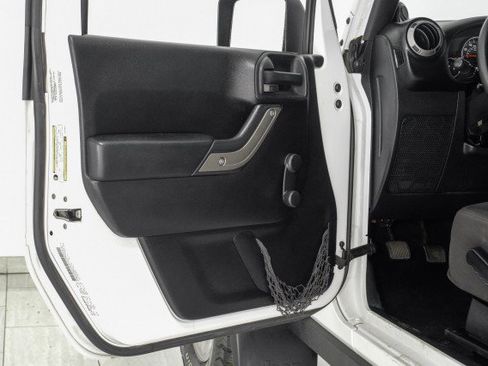 Used 2013 Jeep Wrangler Sport AWD/4WD image 33