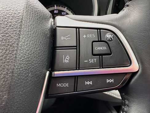 Used 2022 Toyota Highlander XLE AWD/4WD image 31