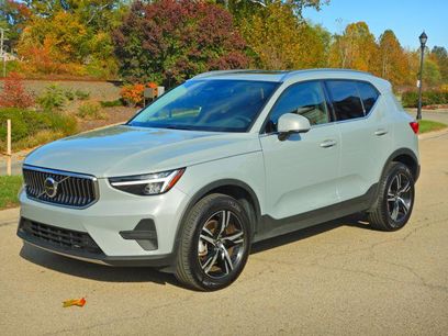 Used 2025 Volvo XC40 B5 Core