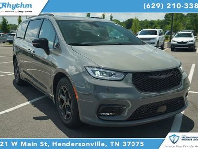 Used 2025 Chrysler Pacifica Premium