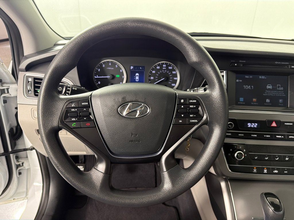 Used 2017 Hyundai Sonata SE FWD image 12