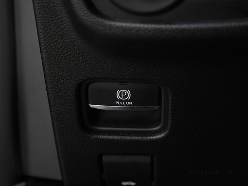 Used 2024 Jeep Grand Cherokee Limited w/ Black Appearance Package AWD/4WD image 27