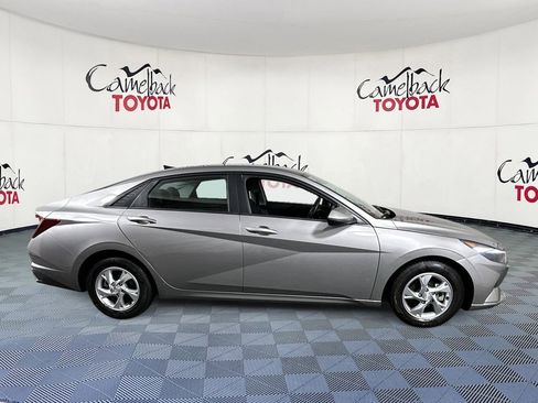 Used 2021 Hyundai Elantra SE image 9