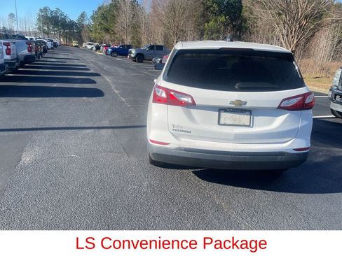 Used 2021 Chevrolet Equinox LS w/ LS Convenience Package image 4