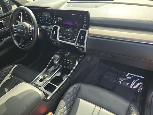 Certified 2023 Kia Sorento SX Prestige AWD/4WD image 12