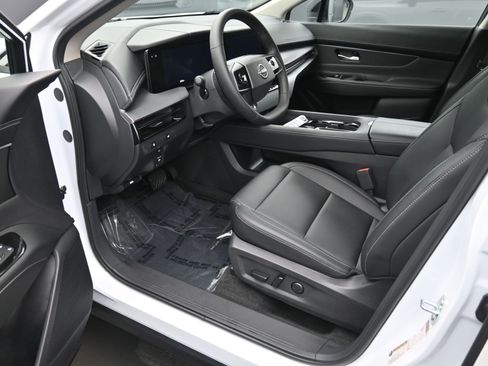 Certified 2025 Nissan Murano SV image 12