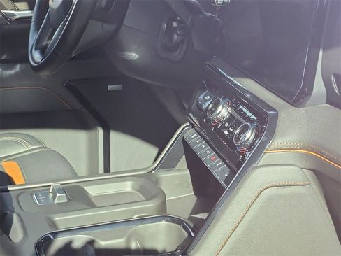 Used 2025 GMC Sierra 2500 AT4 w/ AT4 Premium Plus Package image 16
