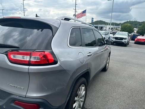 Used 2016 Jeep Cherokee Limited w/ Luxury Group AWD/4WD image 7