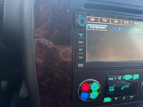 Used 2010 GMC Yukon Denali RWD image 28