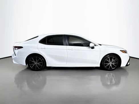 Used 2023 Toyota Camry SE FWD image 11