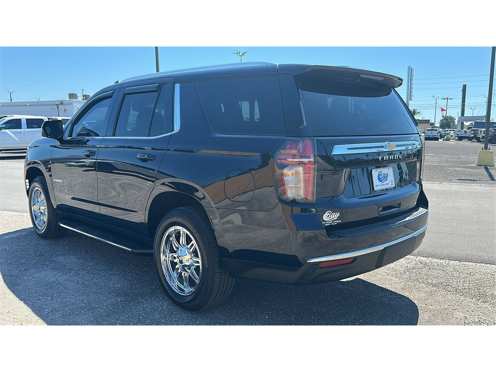 Used 2023 Chevrolet Tahoe LT w/ Luxury Package AWD/4WD image 3