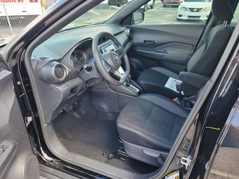 Certified 2018 Nissan Kicks S FWD image 12