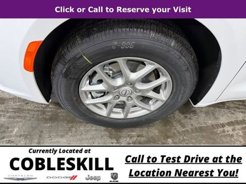 New 2026 Chrysler Pacifica Select image 10