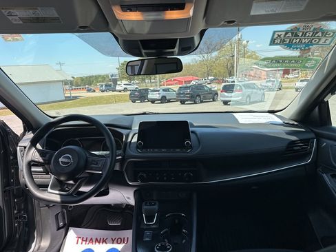 Used 2024 Nissan Rogue S AWD/4WD image 9