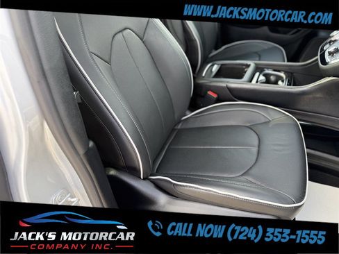 Used 2026 Chrysler Pacifica Limited FWD image 37