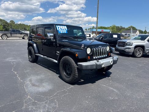 Used 2013 Jeep Wrangler Unlimited Sahara w/ Mopar Chrome Edition Group AWD/4WD image 7