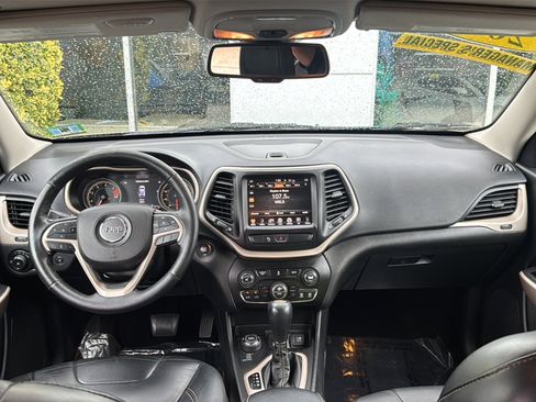 Used 2018 Jeep Cherokee Limited AWD/4WD image 25
