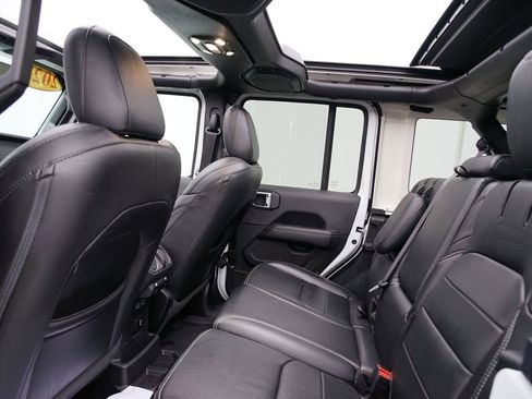 Used 2022 Jeep Wrangler Unlimited Sahara w/ Cold Weather Group image 19