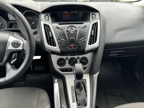 Used 2013 Ford Focus SE w/ SE Winter Pkg FWD image 8