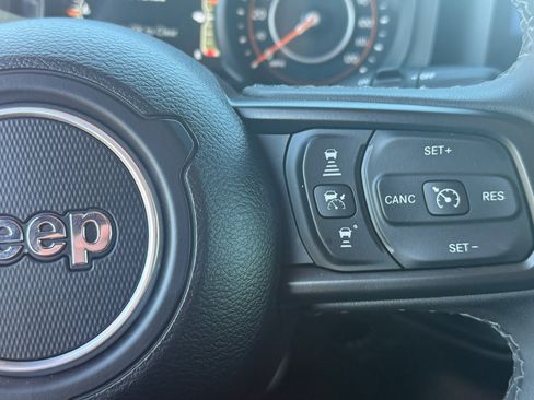 Used 2025 Jeep Wrangler Unlimited Rubicon image 14