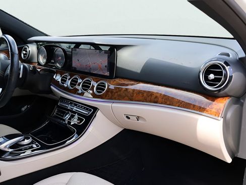Certified 2017 Mercedes-Benz E 300 4MATIC image 11