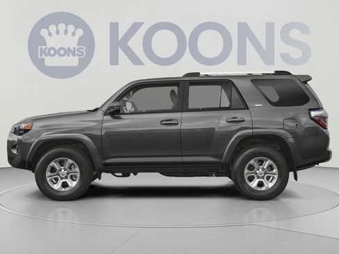Used 2022 Toyota 4Runner SR5 Premium w/ Moonroof Package AWD/4WD image 4