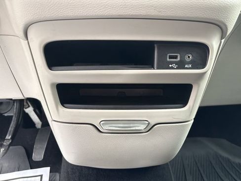 Used 2020 Chrysler Voyager L image 32