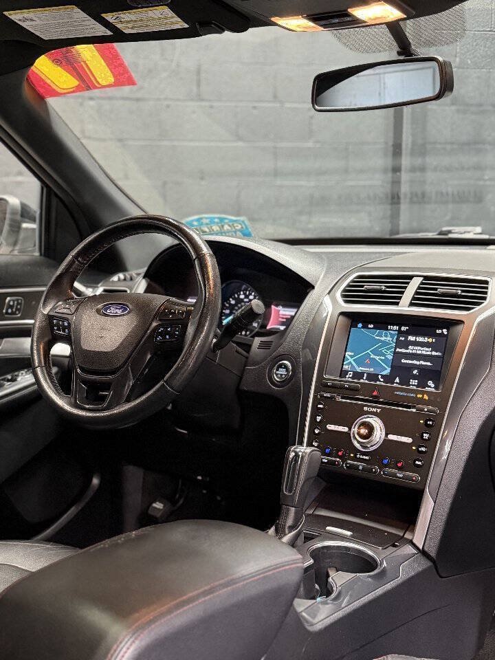 Used 2017 Ford Explorer Sport w/ Equipment Group 401A AWD/4WD image 3