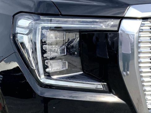 Used 2021 GMC Yukon Denali w/ LPO, Illumination Package image 27