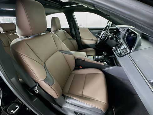 Used 2025 Lexus ES 350 w/ Premium Package image 29