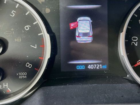 Used 2021 Toyota RAV4 LE AWD/4WD image 12